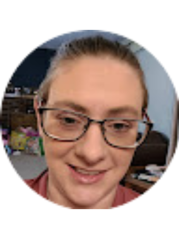 Photo of Hannah Perry