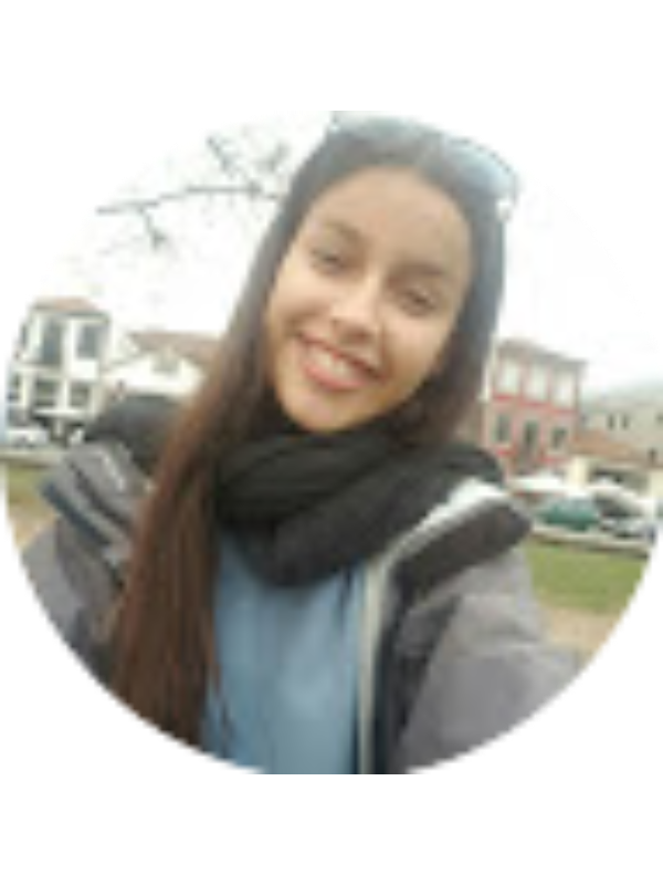 Photo of C&aacute;tia Dantas