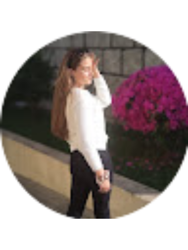 Photo of Mariana Pereira