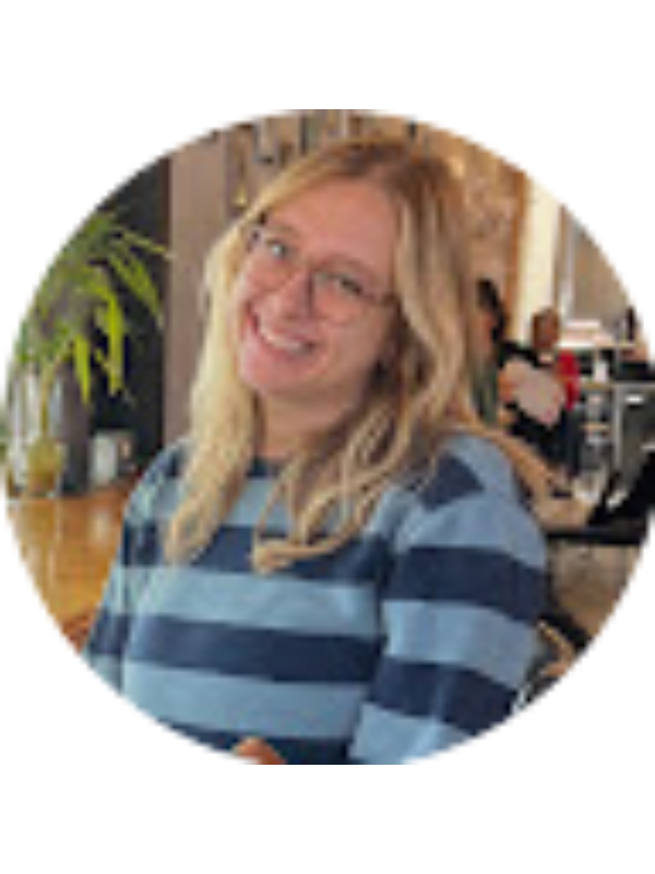 Photo of Chloe Estrada