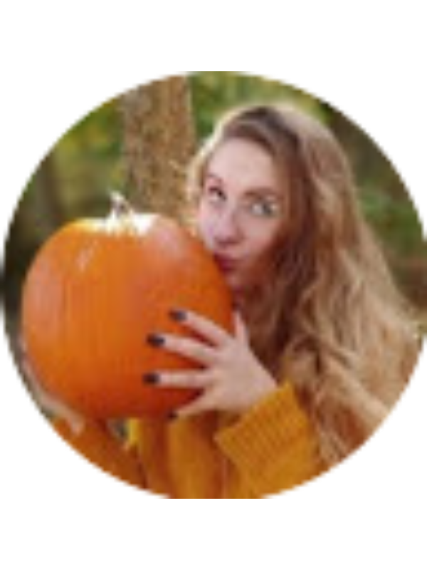 Photo of Gabrielle Holmes