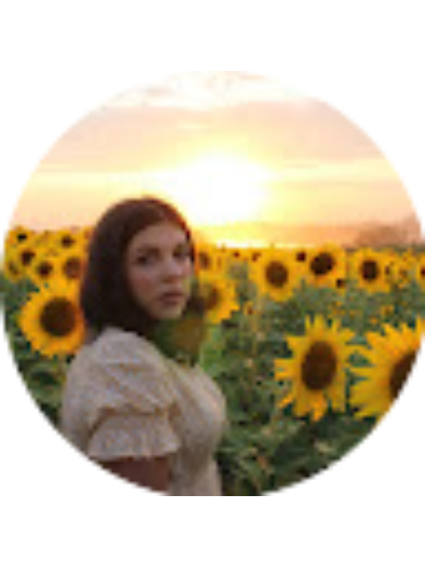 Photo of Caroline Holmes