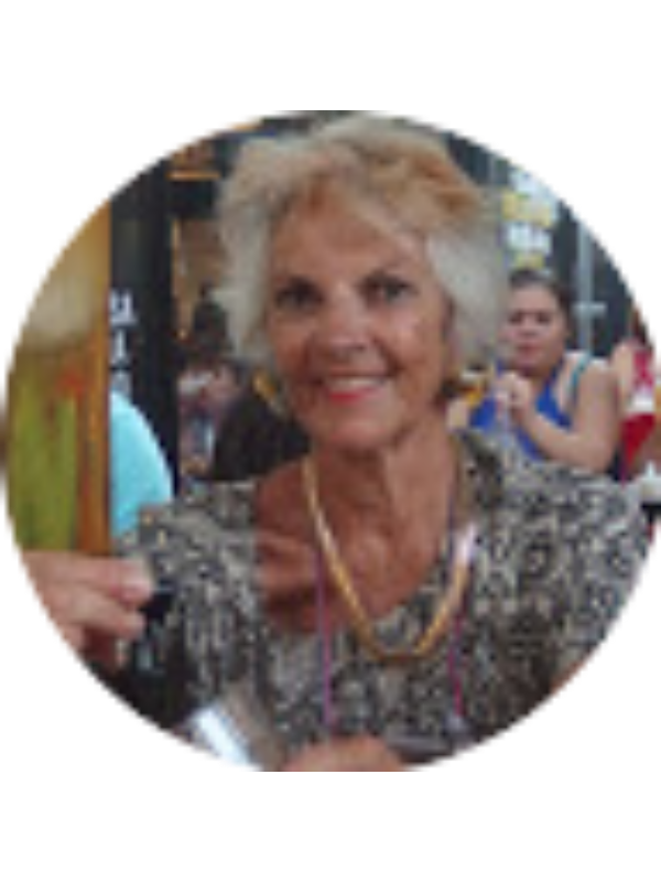 Photo of Julia Peters