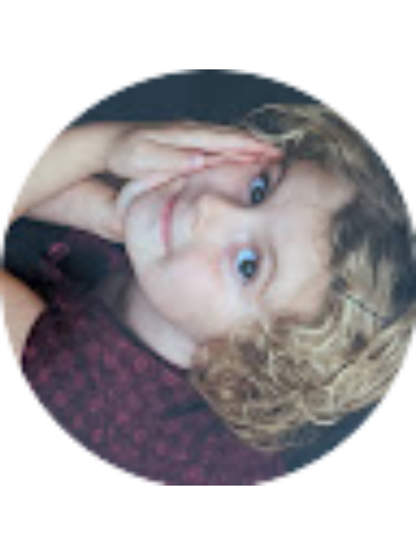 Photo of Ellie Smith