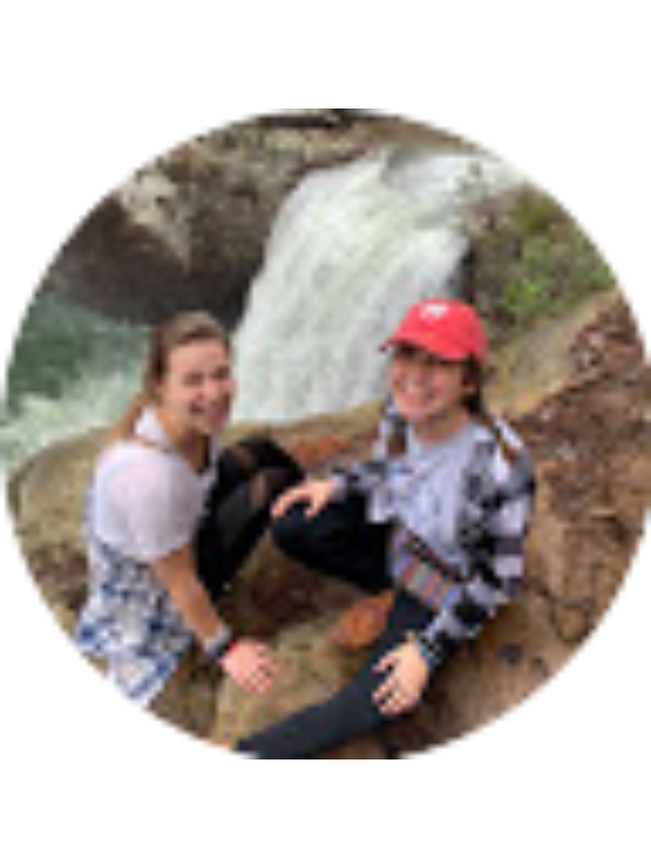 Photo of Lauren Hanna