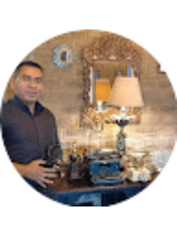 Photo of Luis Hernández