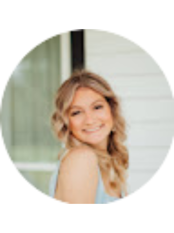 Photo of Lauren Smith