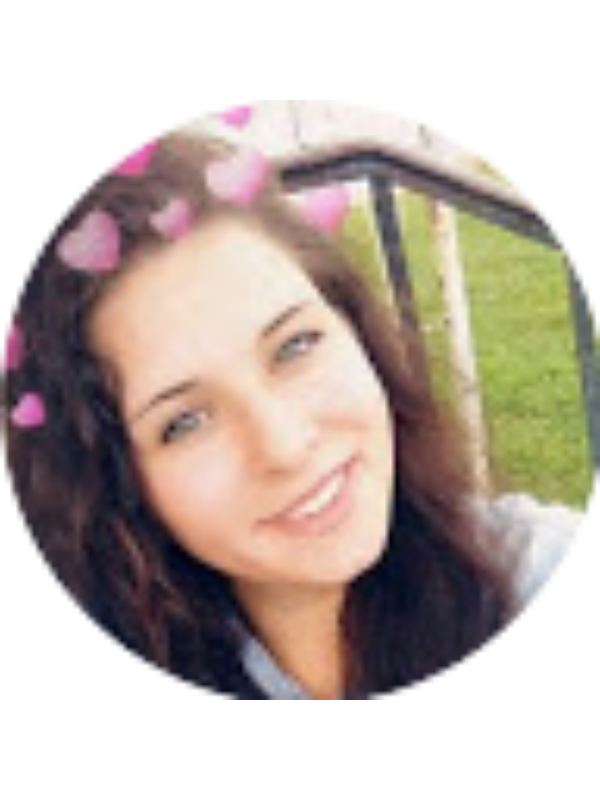 Photo of Kristen Warren