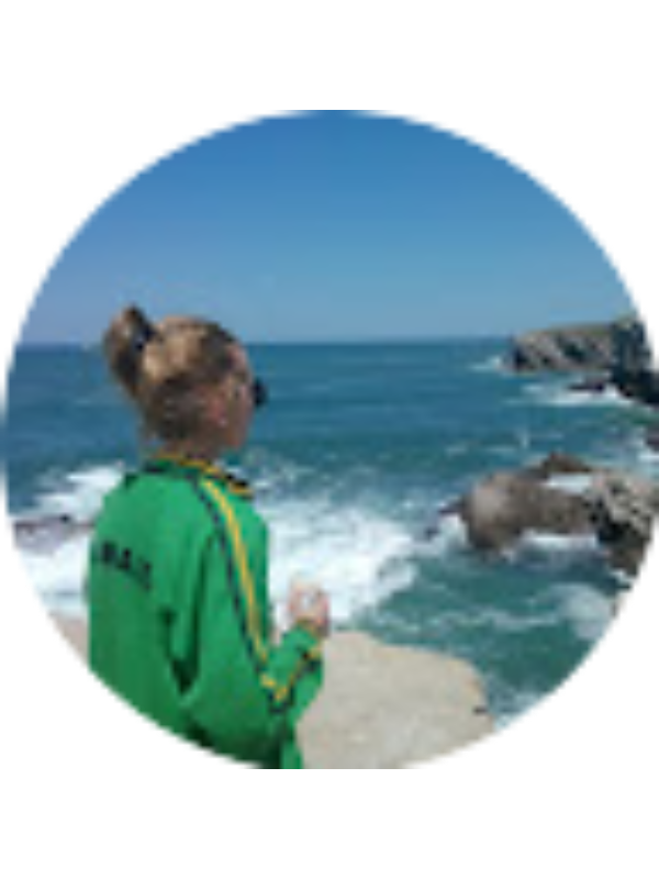 Photo of Laura Thomas