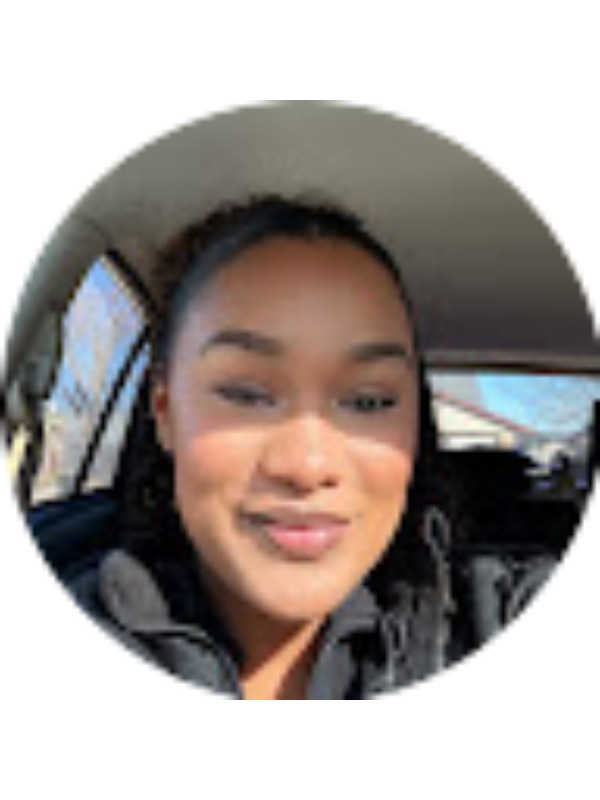 Photo of Elena Hughes