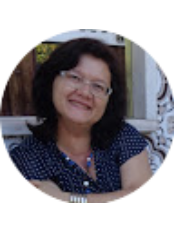 Photo of C&eacute;lia Nunes