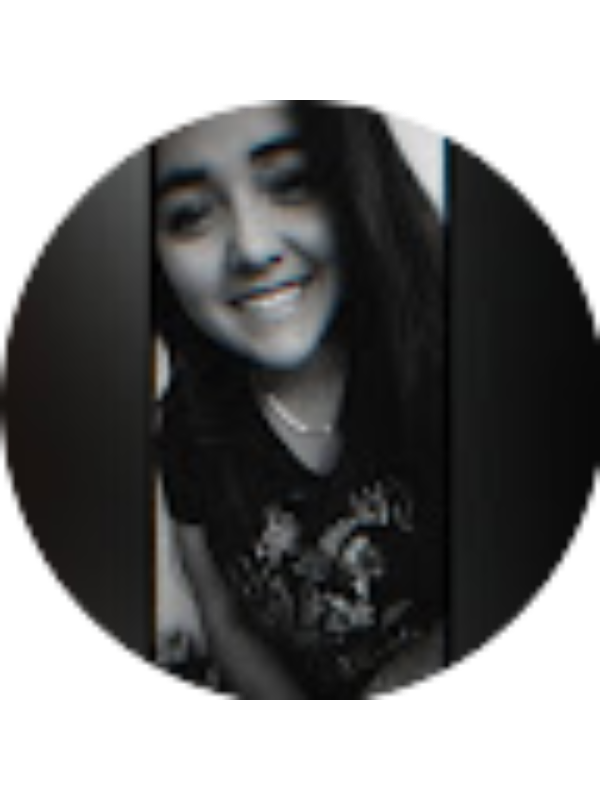 Photo of Laura Leon08