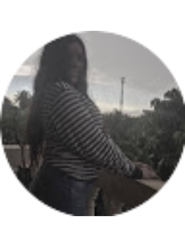 Photo of Jacqui Manzana